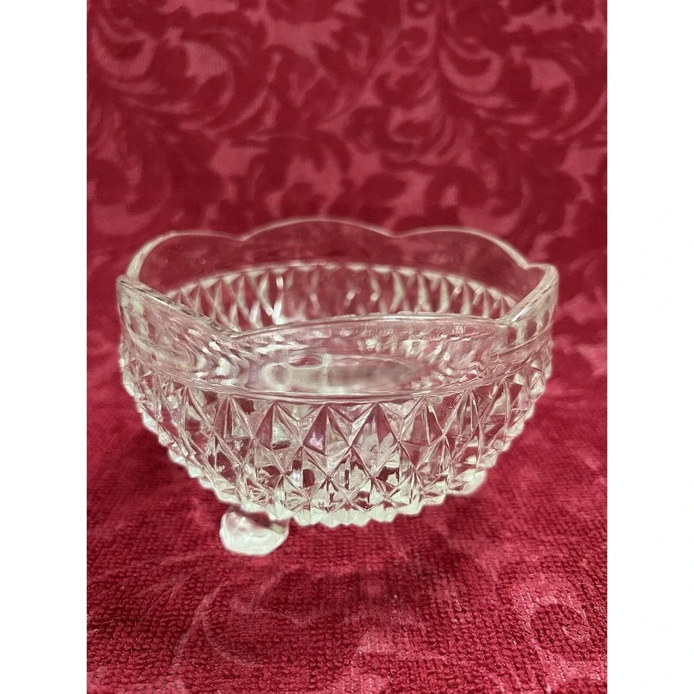 Elegant Crystal Glass Diamond Cut‎ with Scalloped Edge Nut or Candy Bowl (938)